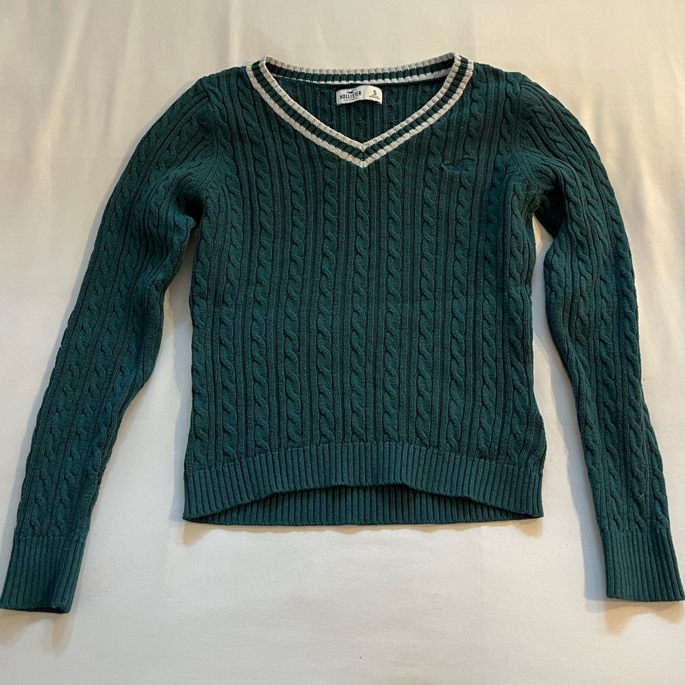 hollister green cable knit sweater